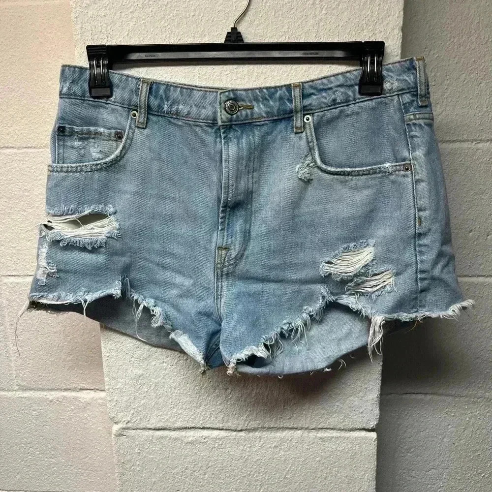 Zara Cut Off Jean Shorts. Distressed. Light washed